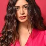 Actress Ritabhari Chakraborty लीक से हटकर कर रही यह काम…लोगों ने दी सलाह, बावजूद रिताभरी चक्रवर्ती डटी रही