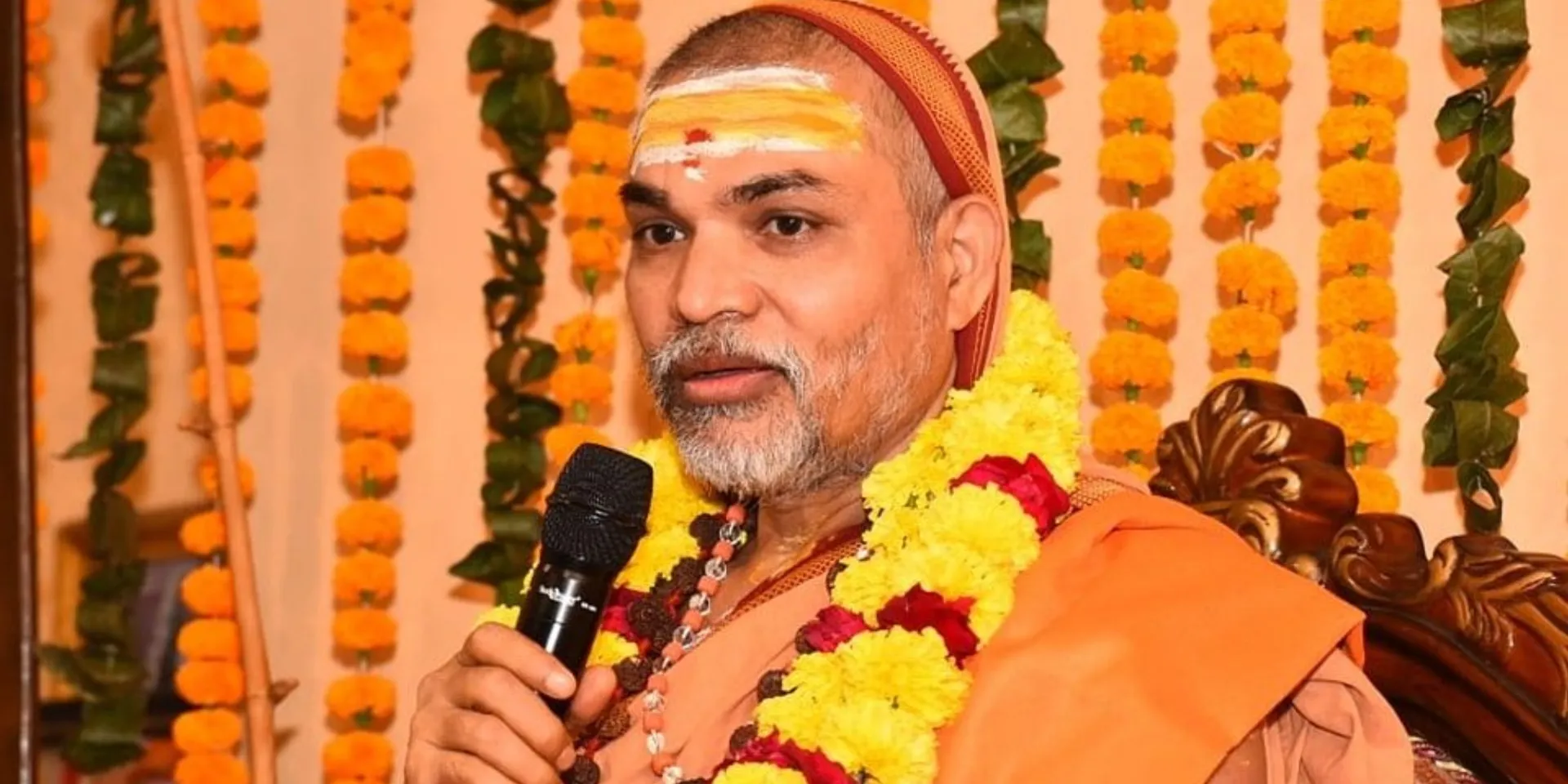 अविमुक्तेश्वरानंद माघ मेला छोड़कर रवाना,संत समाज और श्रद्धालुओं में चर्चा, अचानक लिए फैसले ने बढ़ाई अटकलें